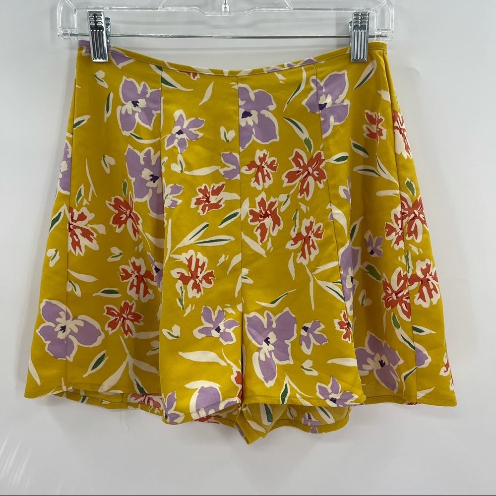 BCBGeneration Shorts High Waisted Yellow Floral Shorts Size 2